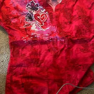 Cute Hawaii looking scrub with logo printed don’t forget we love forever❤️